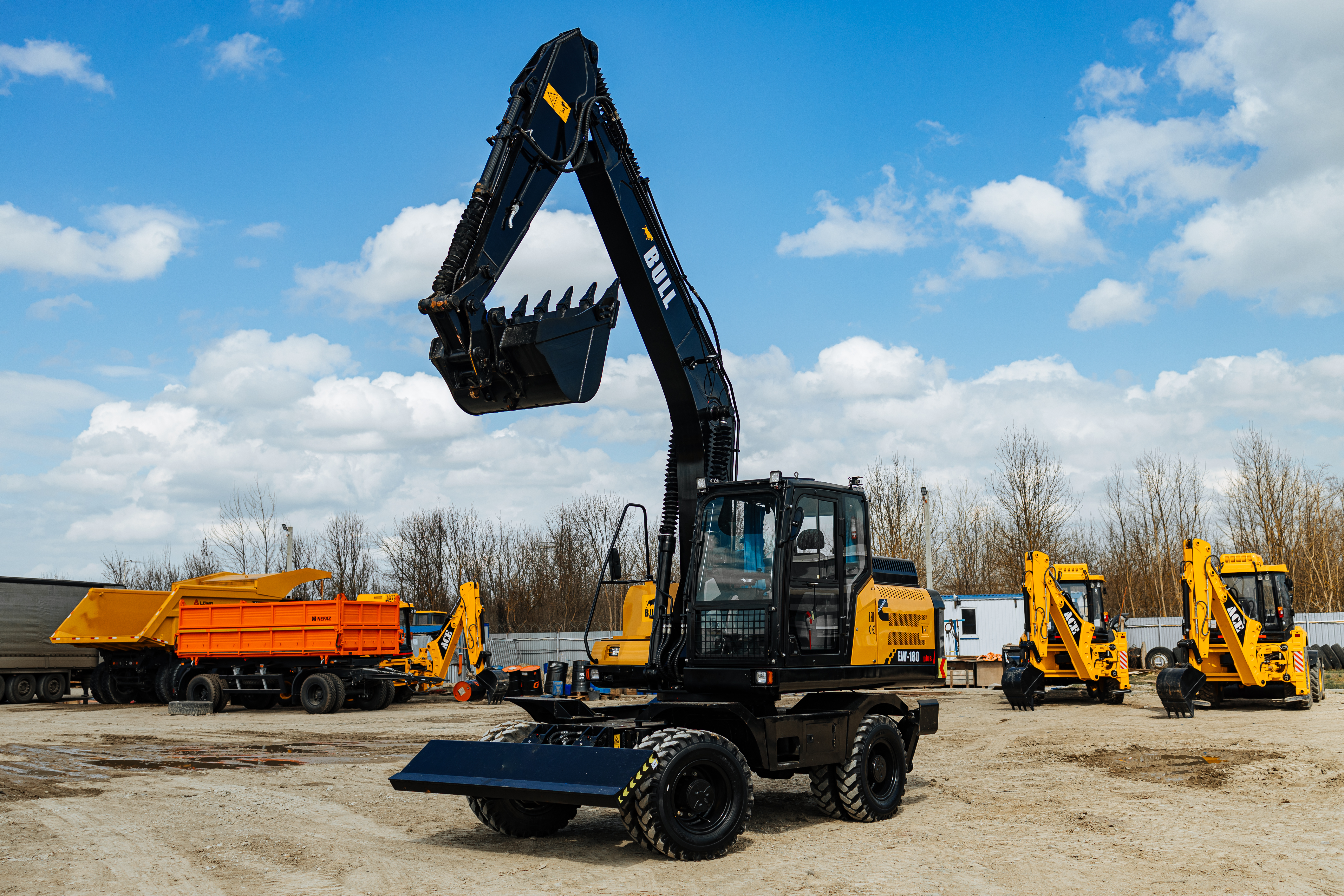 Экскаватор колесный BULL EW180-PLUS