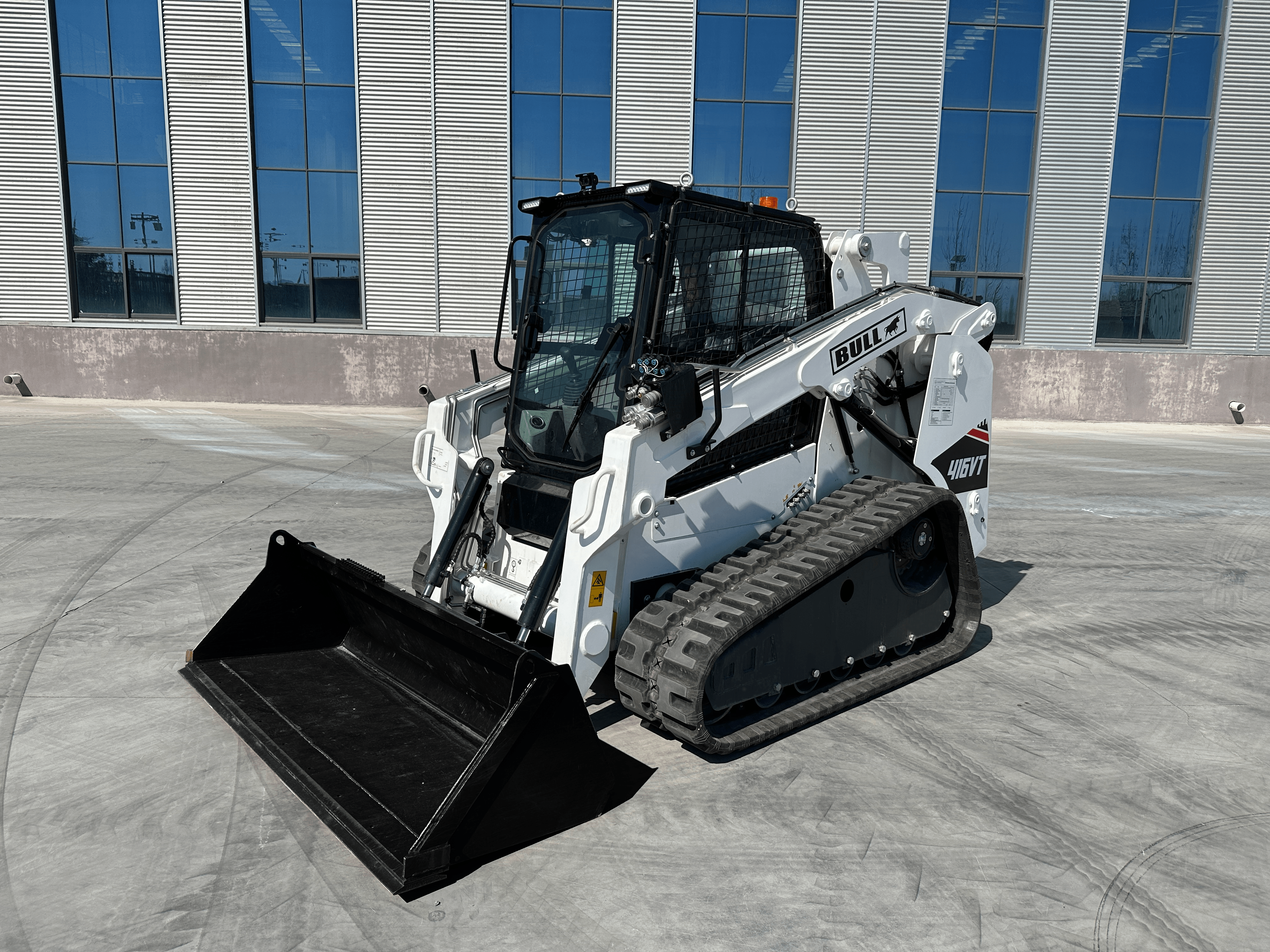 Мини-погрузчик гусеничный BULL 416VT
