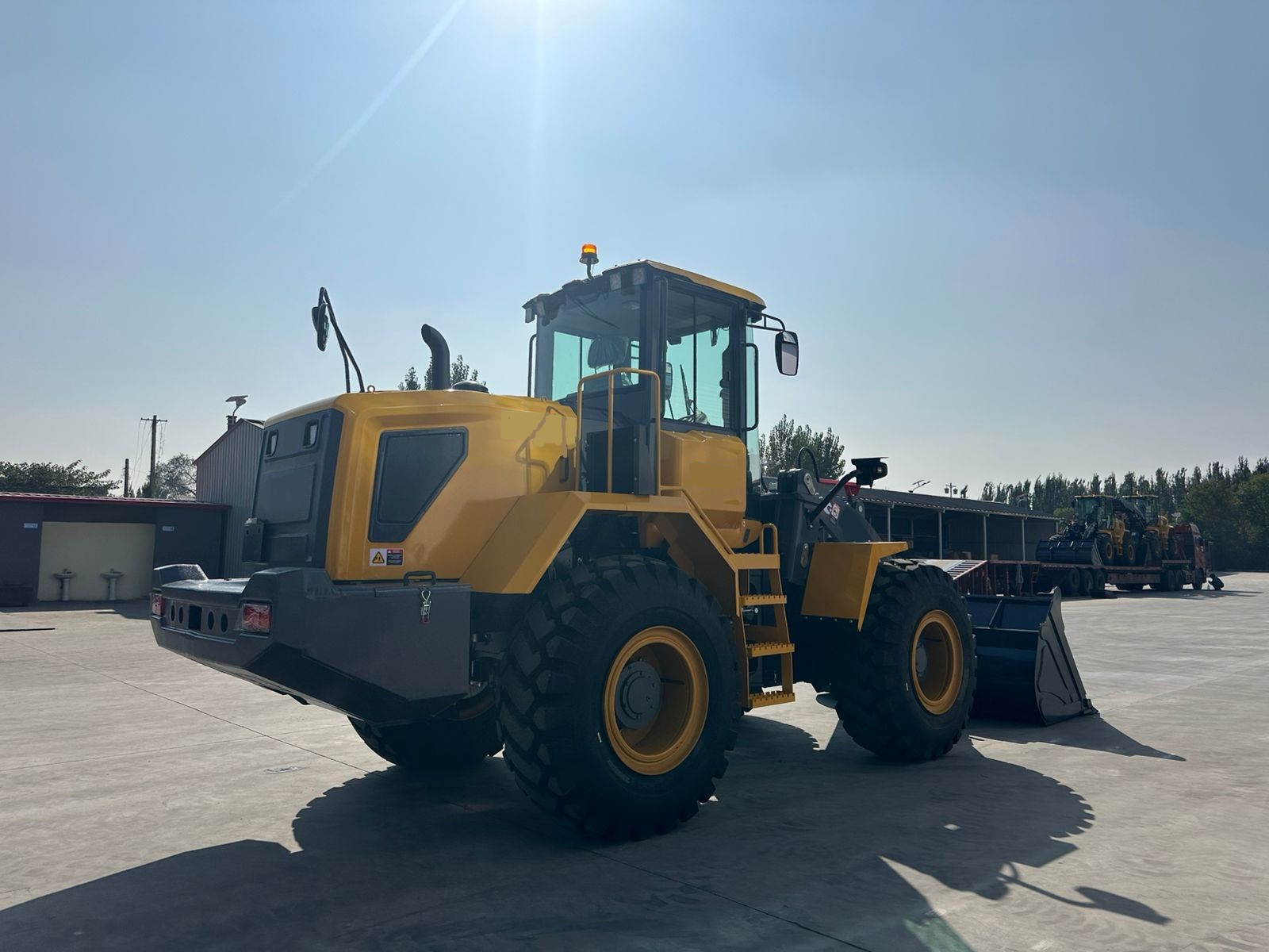 ПОГРУЗЧИК ФРОНТАЛЬНЫЙ ОДНОКОВШОВЫЙ BULL 236F