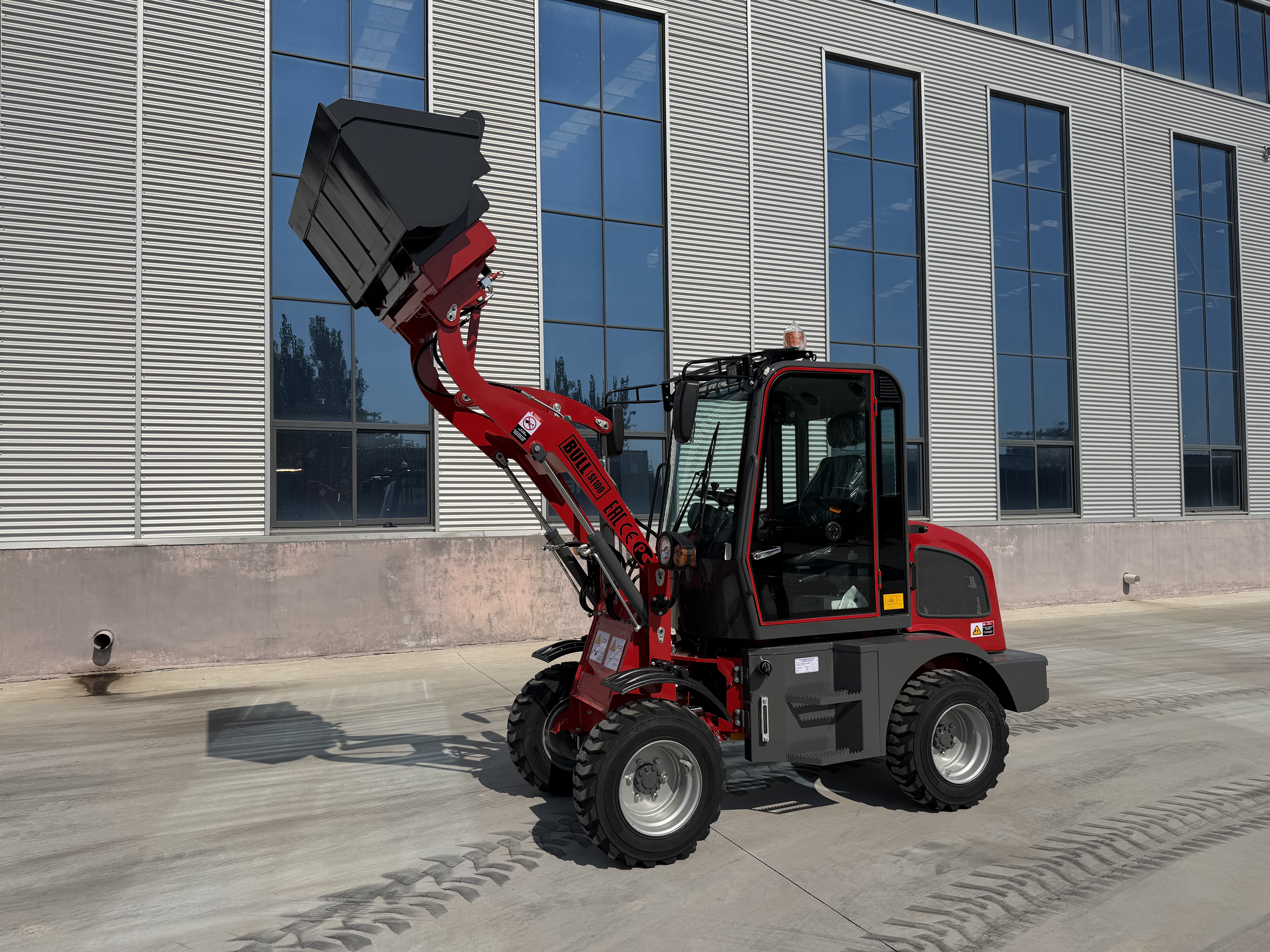 Погрузчик фронтальный BULL SL100