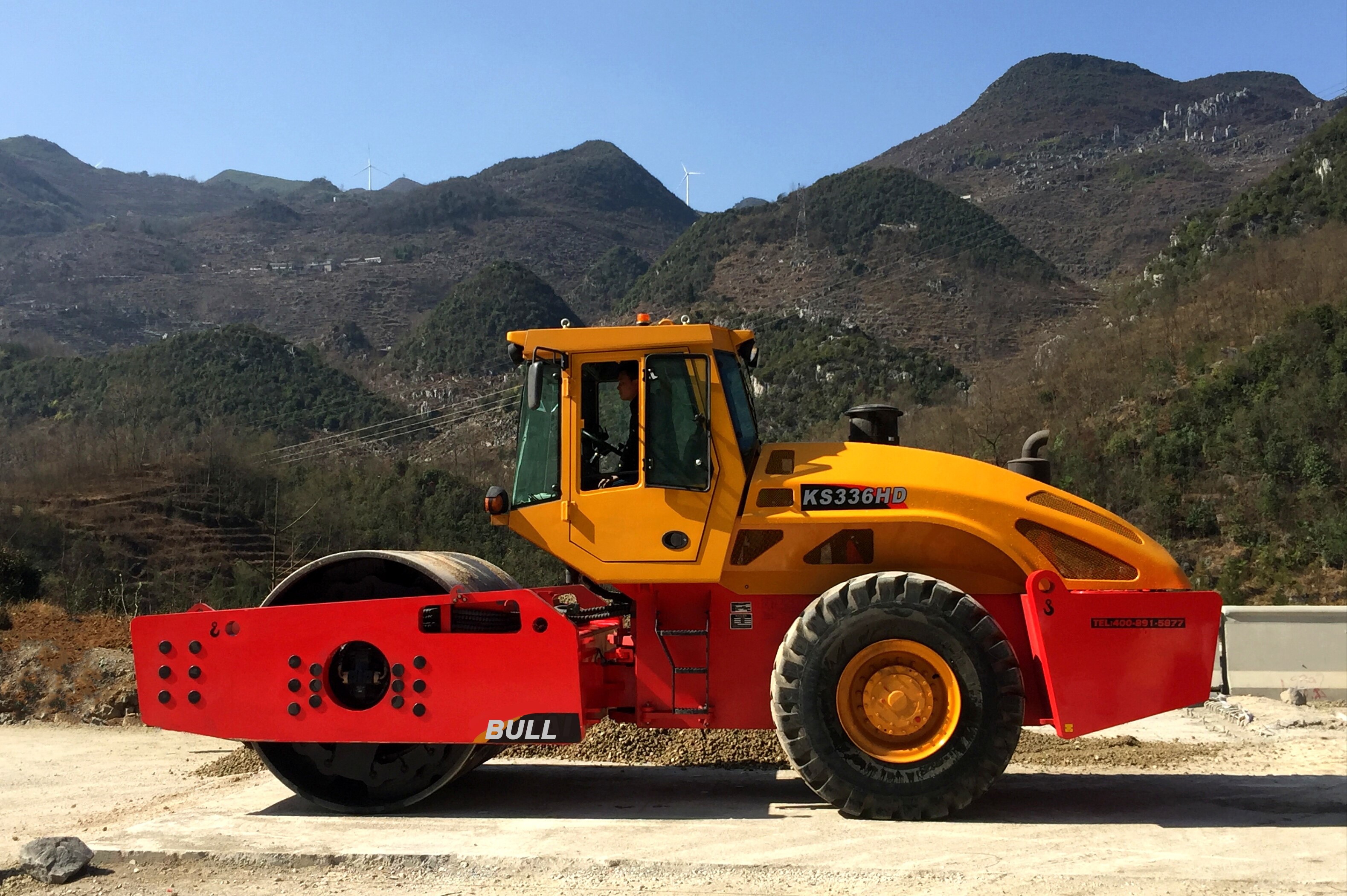 Каток грунтовый полноприводный BULL KS360