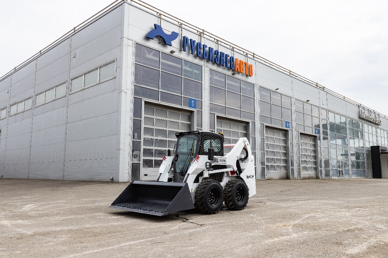 Мини-погрузчик BULL SL1250