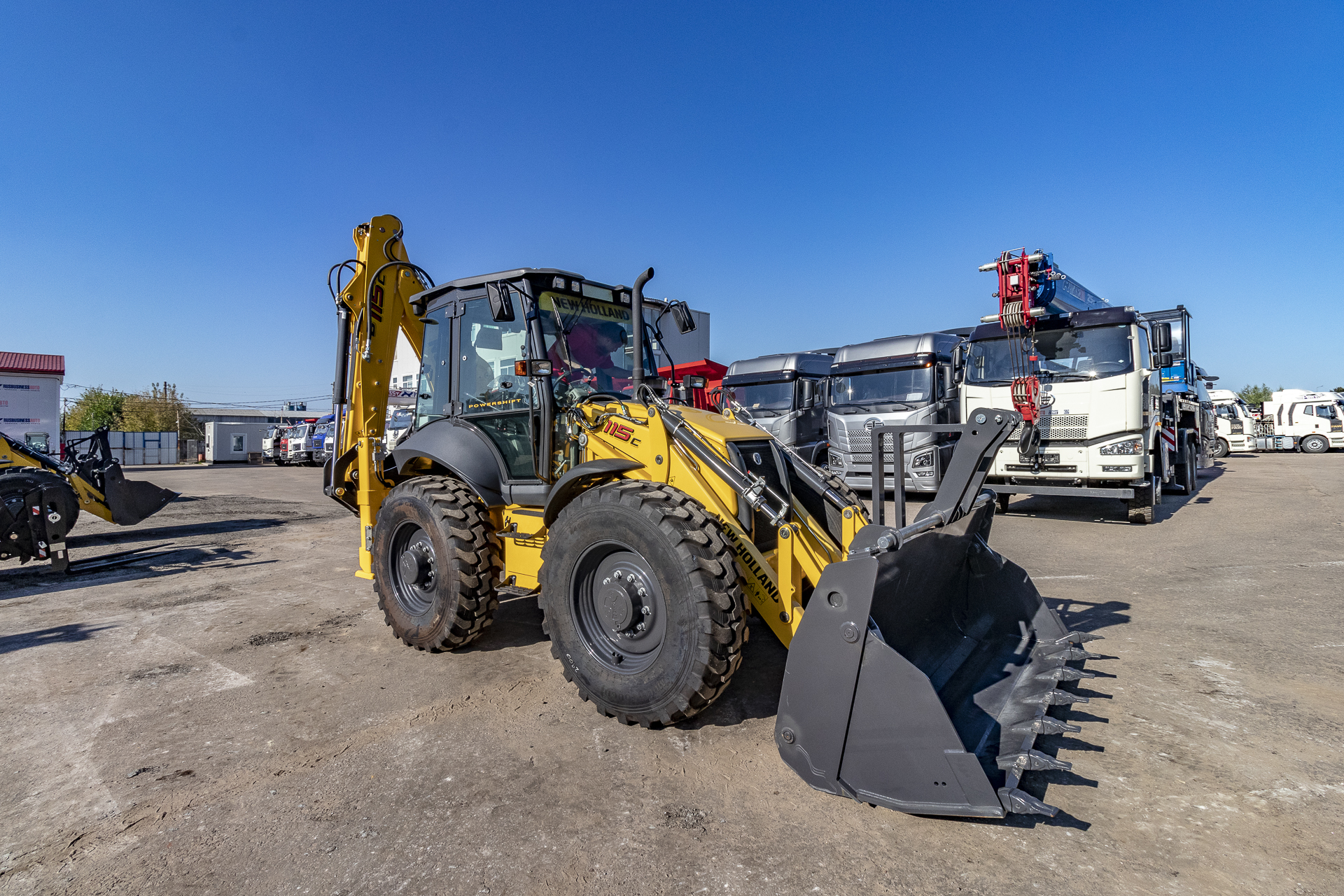 Экскаватор-погрузчик New Holland B115C Performance (рычаги сзади, Италия)