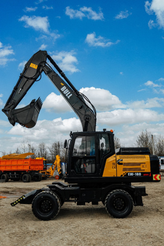 Экскаватор колесный BULL EW180-PLUS Экскаватор колесный BULL EW180-PLUS