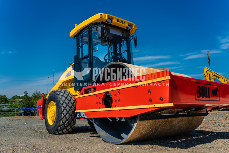 Каток грунтовый полноприводный BULL KS175