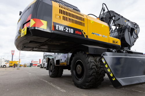 Экскаватор колесный BULL EW210-PLUS Экскаватор колесный BULL EW210-PLUS