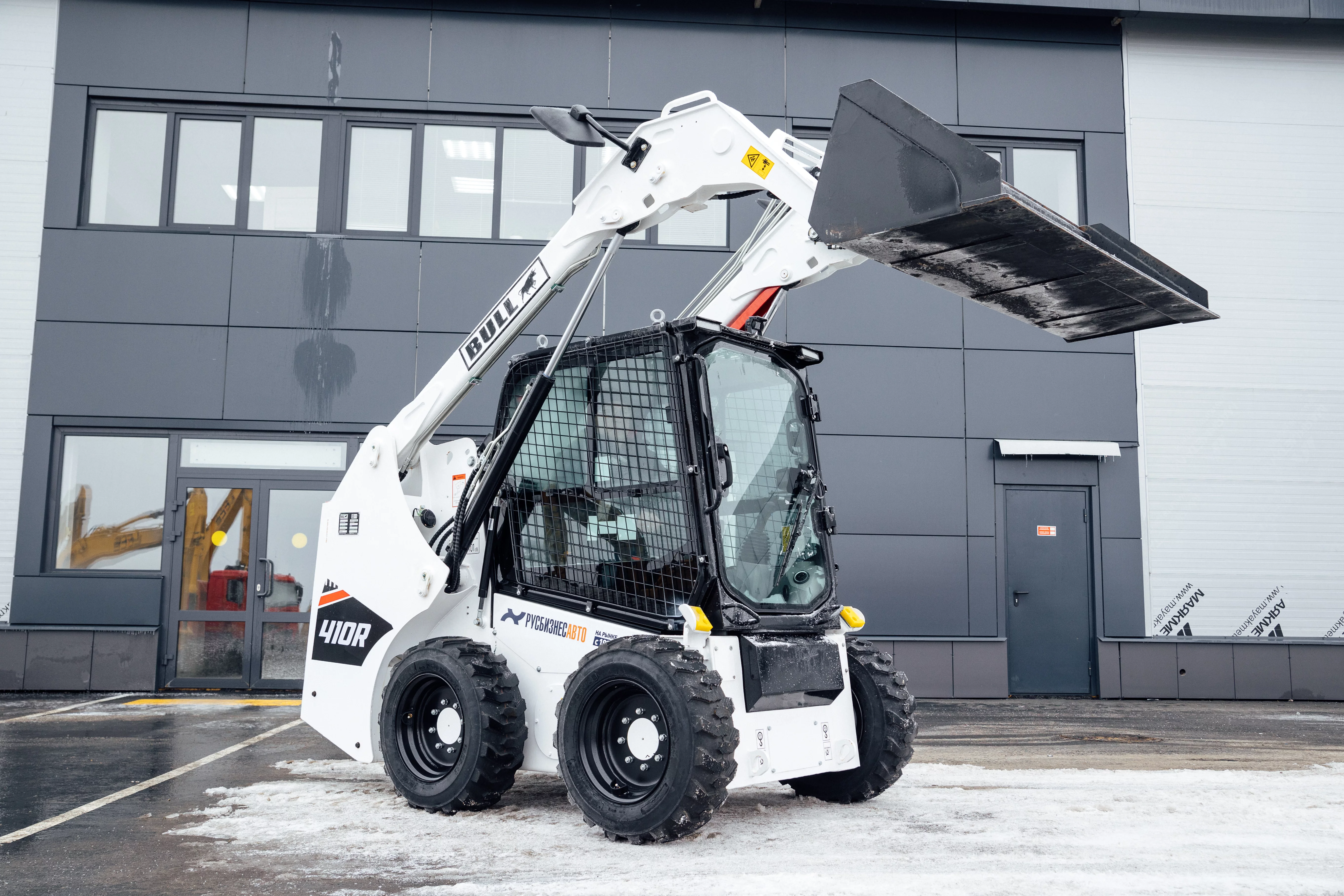 Мини-погрузчик BULL 410R